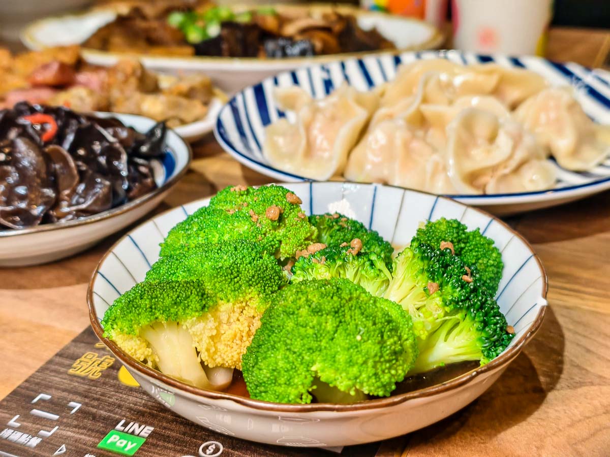 小巷子清燉牛肉麵中壢店｜清燉牛肉麵用魅力征服在地人，神級清甜湯頭、自製超Q拉麵，中壢SOGO美食，中壢牛肉麵