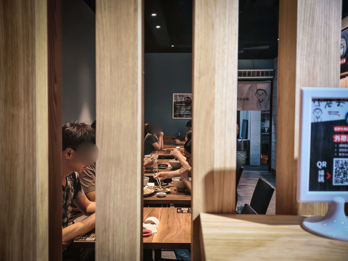 小巷子清燉牛肉麵中壢店｜清燉牛肉麵用魅力征服在地人，神級清甜湯頭、自製超Q拉麵，中壢SOGO美食，中壢牛肉麵