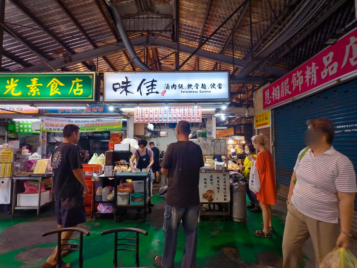 味佳軟骨飯｜入口即化的膠質軟骨便當，赤肉羹也必點，中平路小吃，中平路便當，中平商圈美食